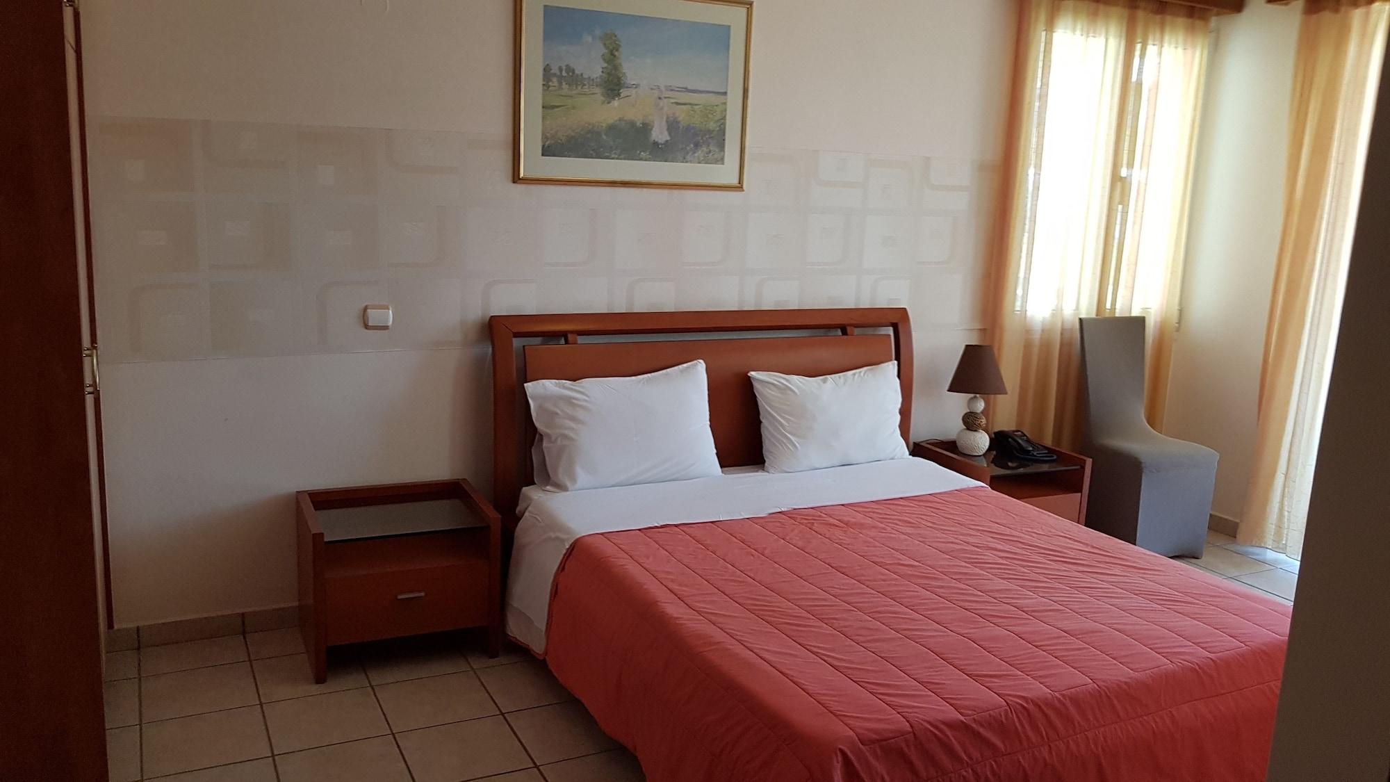 Grand Nefeli Aparthotel 4*