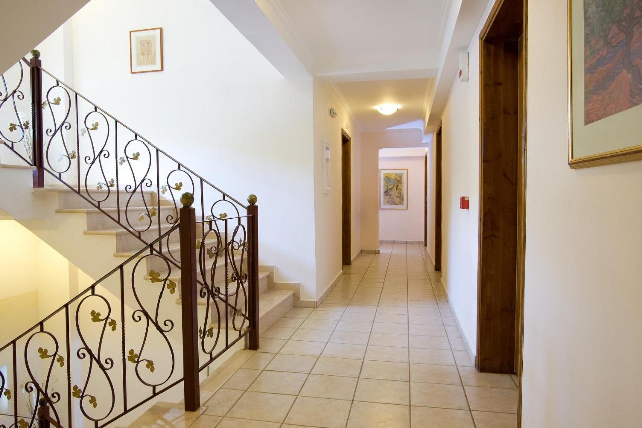 Grand Nefeli Aparthotel 4*